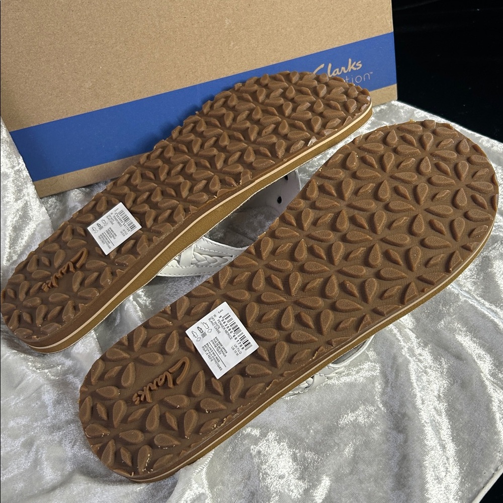 NWT CLARKS OFF WHITE SANDALS 10 - Picture 4 of 9